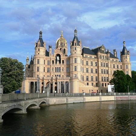 Gasthof Zur Guten Quelle Hotel Schwerin  Exterior photo