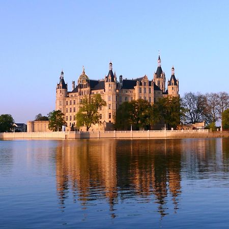 Gasthof Zur Guten Quelle Hotel Schwerin  Exterior photo