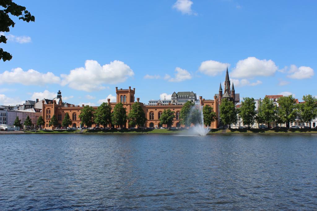 Gasthof Zur Guten Quelle Hotel Schwerin  Exterior photo