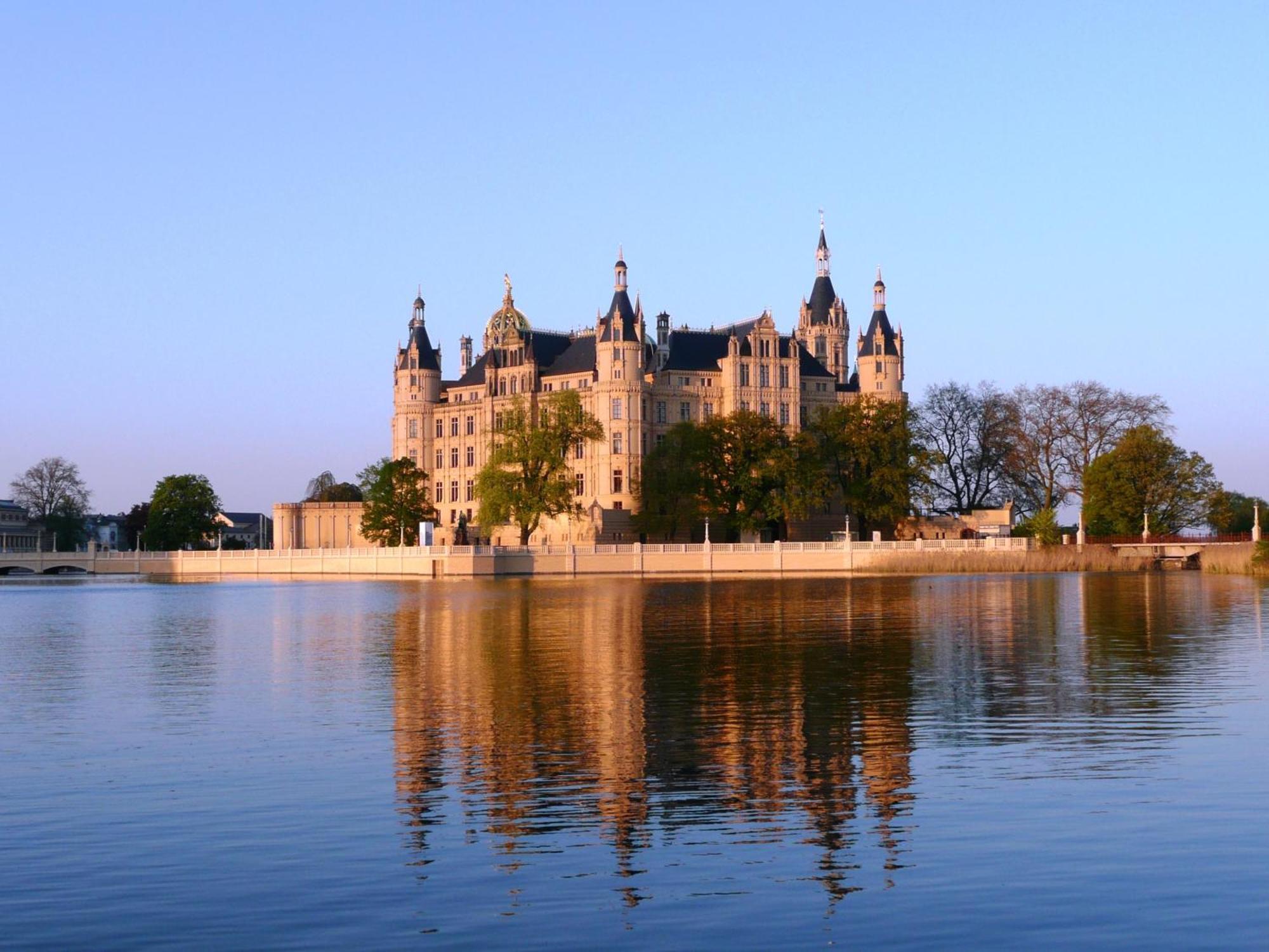 Gasthof Zur Guten Quelle Hotel Schwerin  Exterior photo